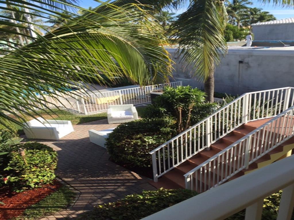 Luna Paradise By The Sea Aparthotel Lauderdale-by-the-Sea Exterior foto