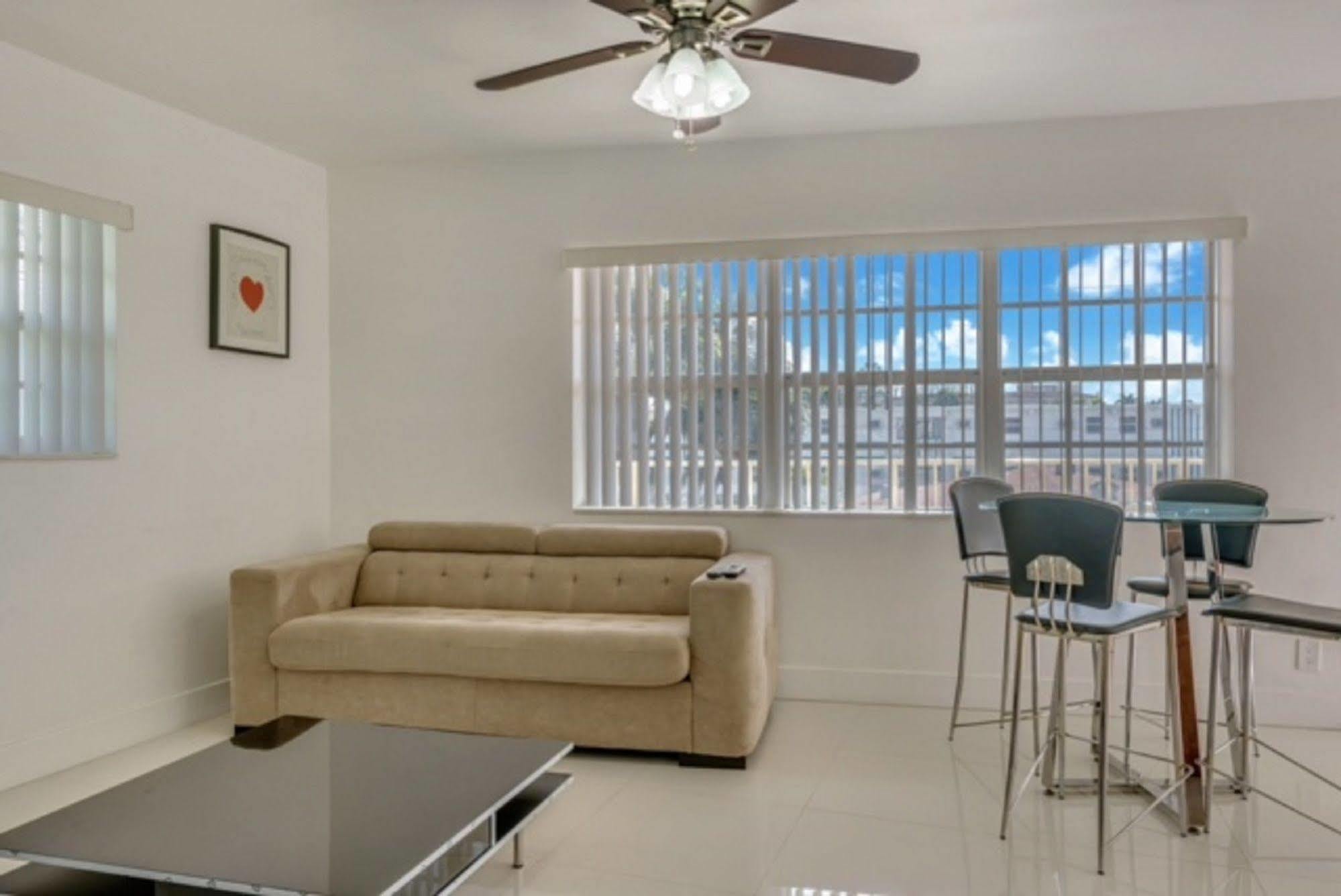 Luna Paradise By The Sea Aparthotel Lauderdale-by-the-Sea Exterior foto